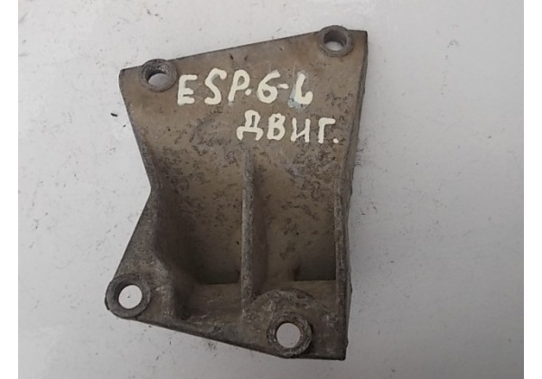 Кронштейн двигуна лівий  6025104335